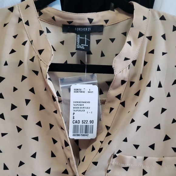 Printed button up top - Picture 3 of 3